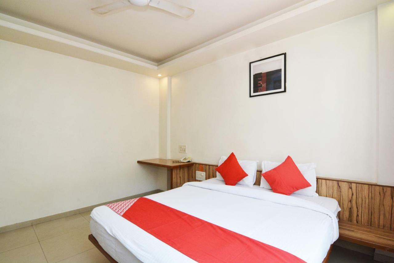 Oyo 24197 Saptaruchi Hotel Pimpri-Chinchwad Exterior photo