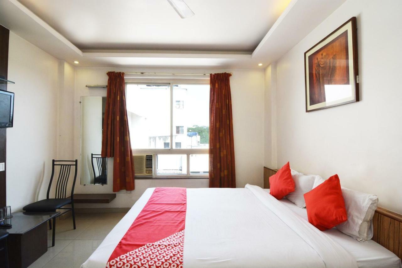 Oyo 24197 Saptaruchi Hotel Pimpri-Chinchwad Exterior photo