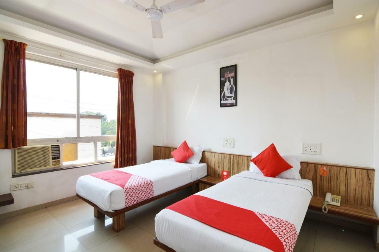 Oyo 24197 Saptaruchi Hotel Pimpri-Chinchwad Exterior photo